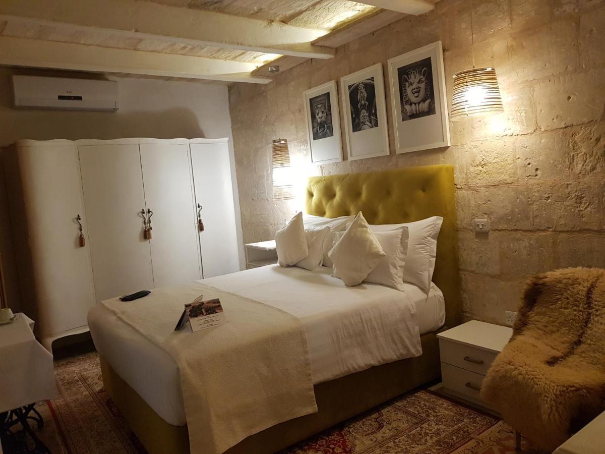 Doppelzimmer mit Blick auf den Innenhof